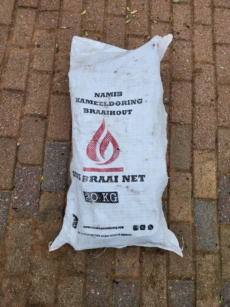 Bag of Namibian Kameeldoring firewood, 21.5kg
