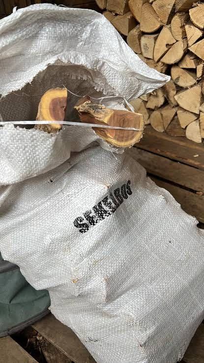Bag of Premium Namibian Sekelbos firewood, 25kg